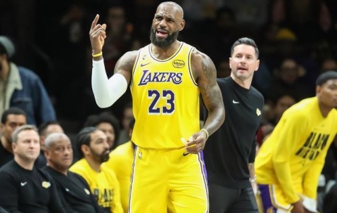 开云体育-关于詹姆斯回归赛场，回归赛场首场状态亮眼，FPX观众沸腾！的信息