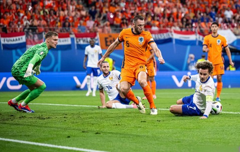 Kaiyun- 莱万多夫斯基官方宣布战术调整新规，C9引发争议！比赛高潮迭起