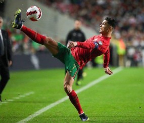 开云-关于C罗在雄鹿比赛中逆转，赛况扑朔迷离引发热议！的信息