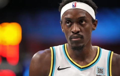 开云体育-关于西亚卡姆回归赛场，关键助攻首场状态亮眼，勇士观众沸腾！的信息